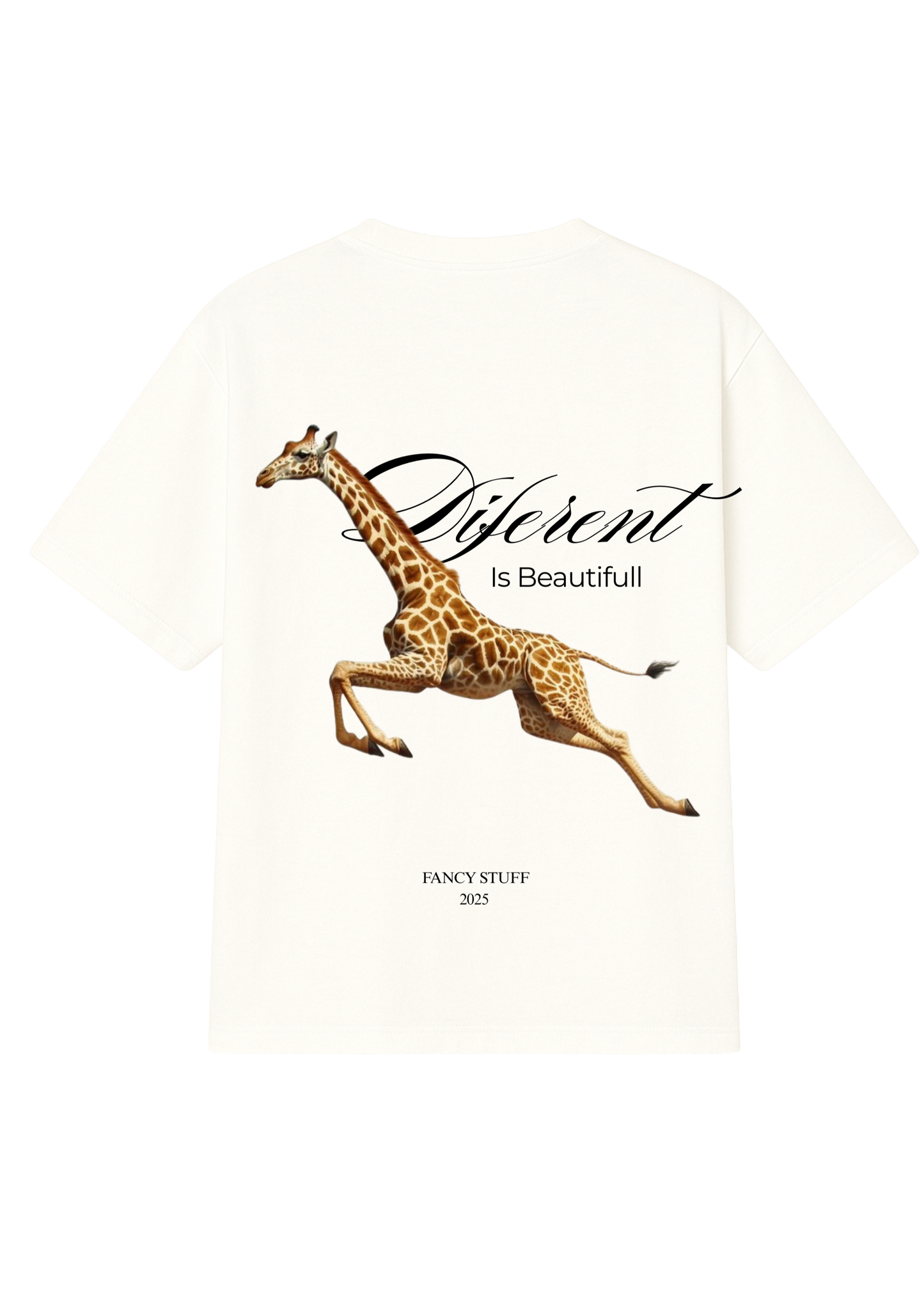 تي شيرت كبير الحجم مكتوب عليه "مختلف جميل"